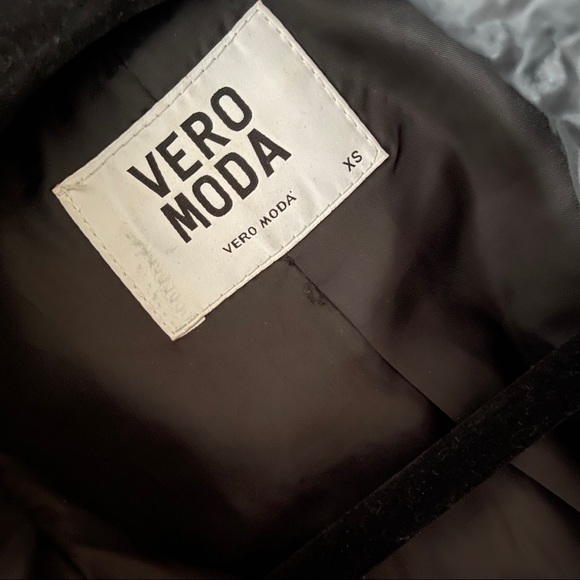 VERO MODA faux fur vest with zipper - Picture 4 of 4